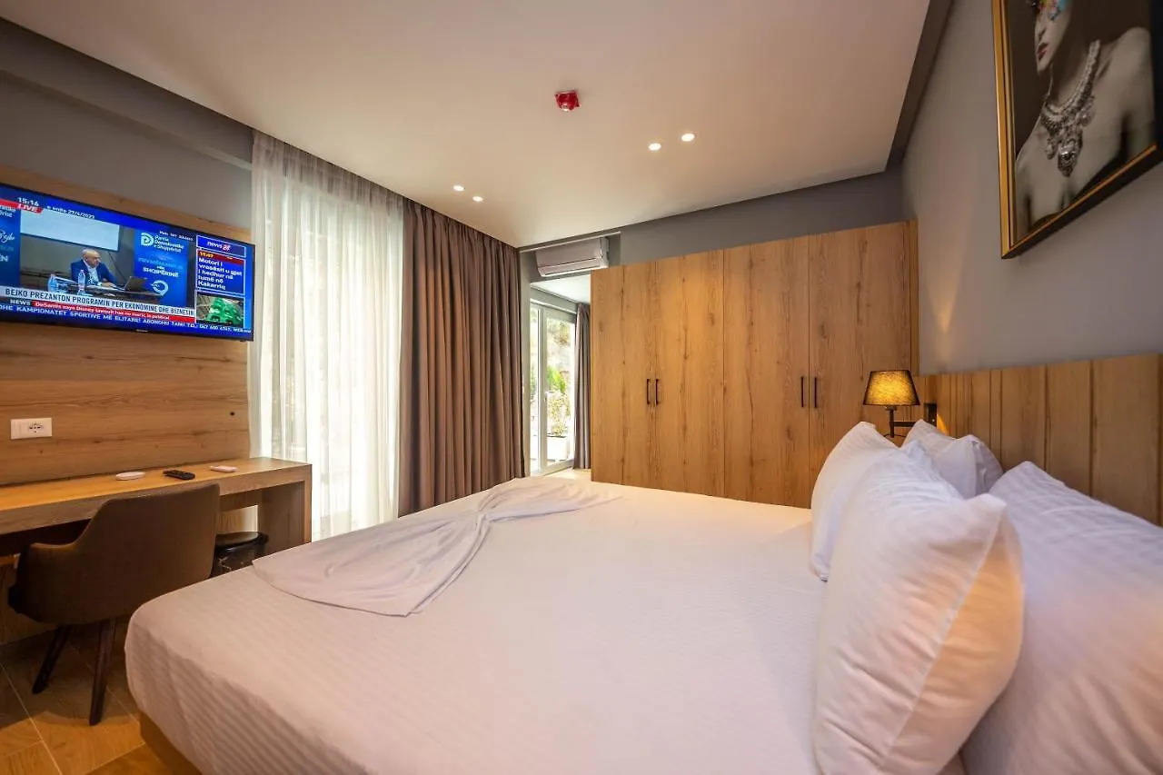Azure Inn Hotel Sarandë 4*,  アルバニア