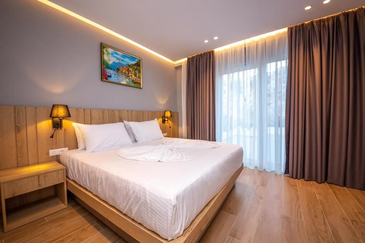 Azure Inn Hotel Sarandë