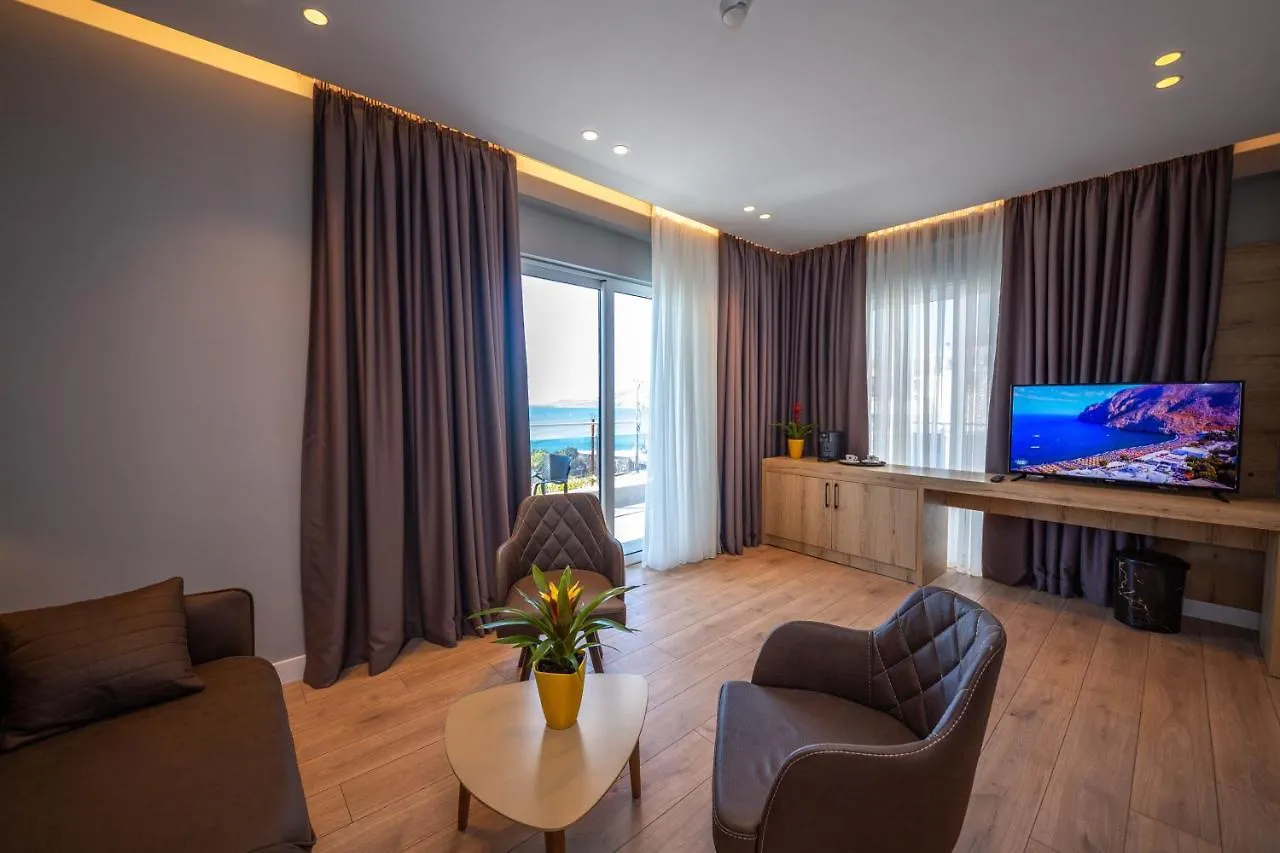 Azure Inn Hotel Sarandë 4*,