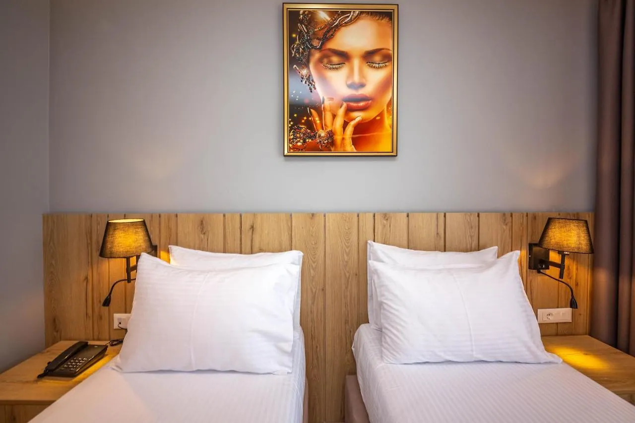 Azure Inn Hotel Sarandë