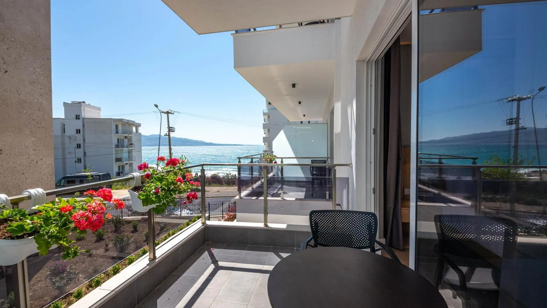 Azure Inn Hotel Sarandë