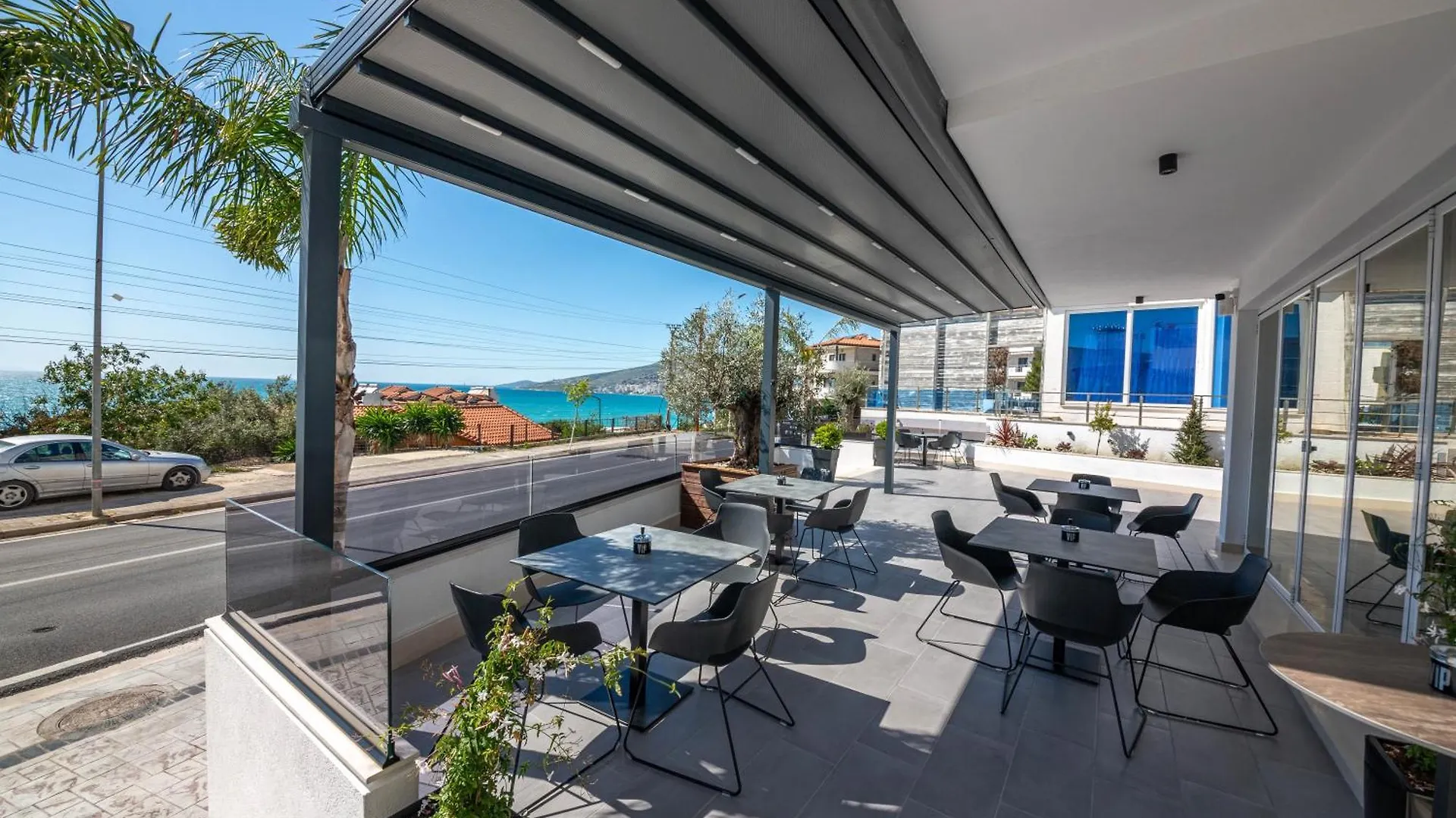 Azure Inn Hotel Sarandë